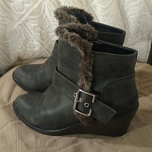 Boots - Picture 3 of 7